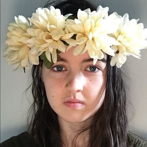 flower crown- white chrysanthemums